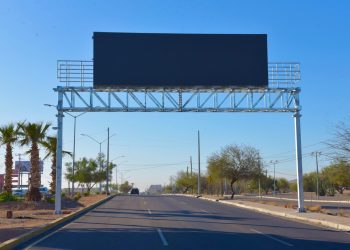 Mantiene innovación Toño Astiazarán, están listos arcos de seguridad vial con pantallas Led