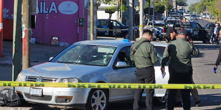Matan a balazos al comandante de la Policía Municipal de Culiacán; se dirigía a su trabajo cuando fue atacado.