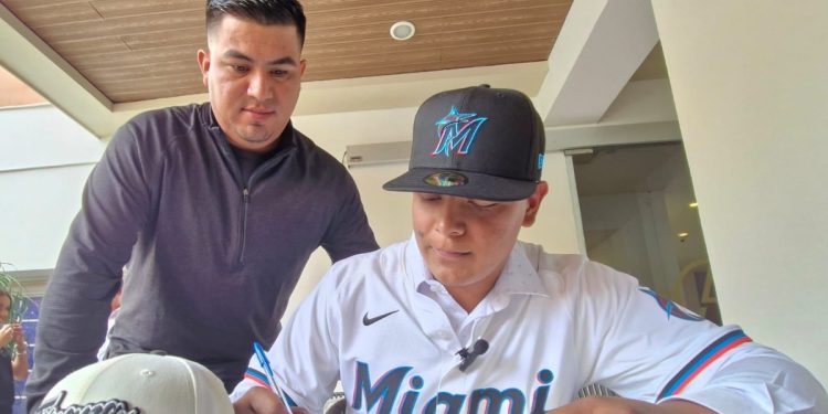 Alumno de Cobach Sonora es prospecto de Grandes Ligas.