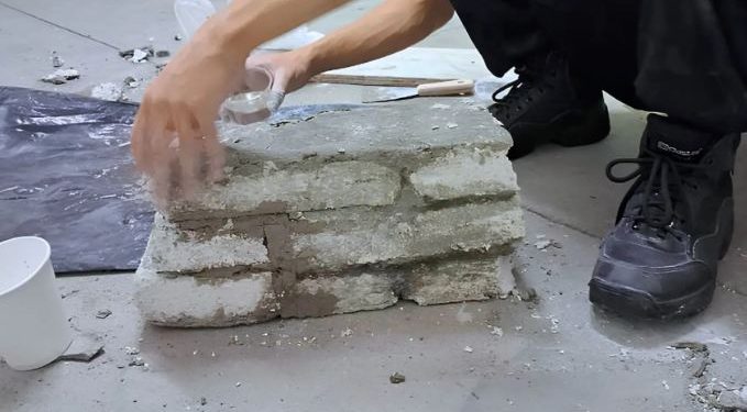 Estudiantes del Conalep crean ladrillo ecológico y además antibalas.