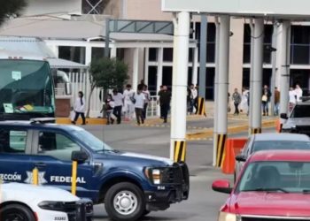 Decenas de migrantes son deportados a Nogales, Sonora.