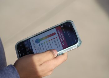 Estudiantes normalistas colaboran en traducción de Violentómetro Digital al inglés.