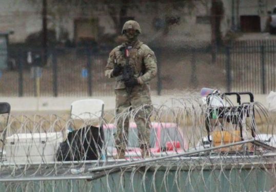 Donald Trump ordena el despliegue de al menos mil 500 soldados en la frontera con México.