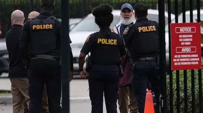 Arizona impulsa nueva ley para deportaciones masivas: “Más poder a policías locales para detener inmigrantes”.