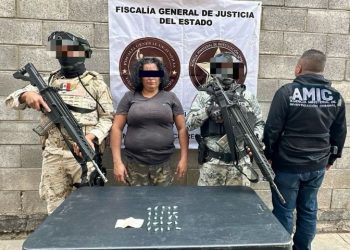 Detienen a mujer en posesión de droga tras cateo en Hermosillo.