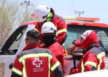 Accidente entre dos vehículos en Hermosillo deja tres personas lesionadas.