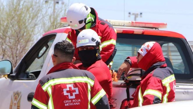 Accidente entre dos vehículos en Hermosillo deja tres personas lesionadas.