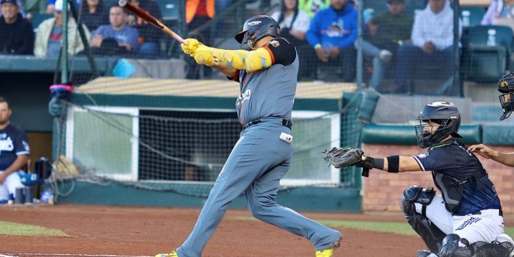 A base del corazón Naranjeros regresaron de una desventaja para triunfar en extra innings 4-2 ante Obregón para igualar la serie de postemporada.