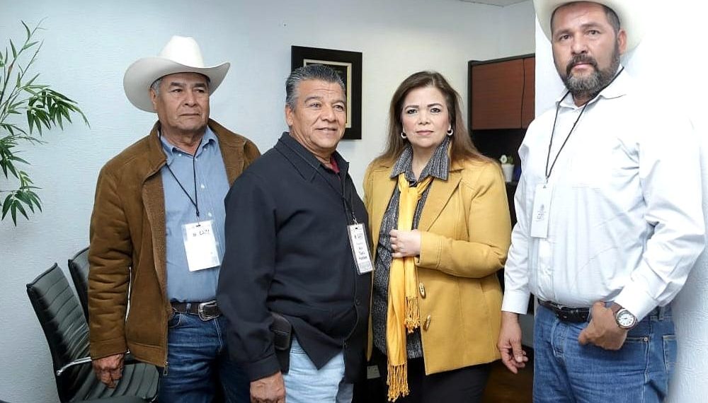 Diputada Gabriela Tapia Fonllem atiende demandas de la Sociedad de Transportistas de Bácum.