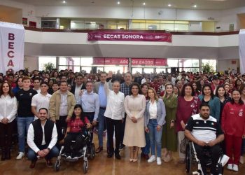 Columna Nada Personal: Que caray. Con un atraso de dos años, el Gobierno de Sonora entrega estímulos académicos y deportivos.