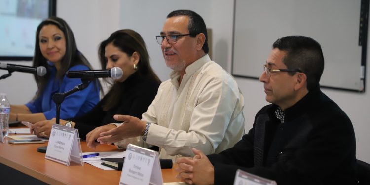 Presentan docentes de Creson Red de Investigación de Escuelas Normales.