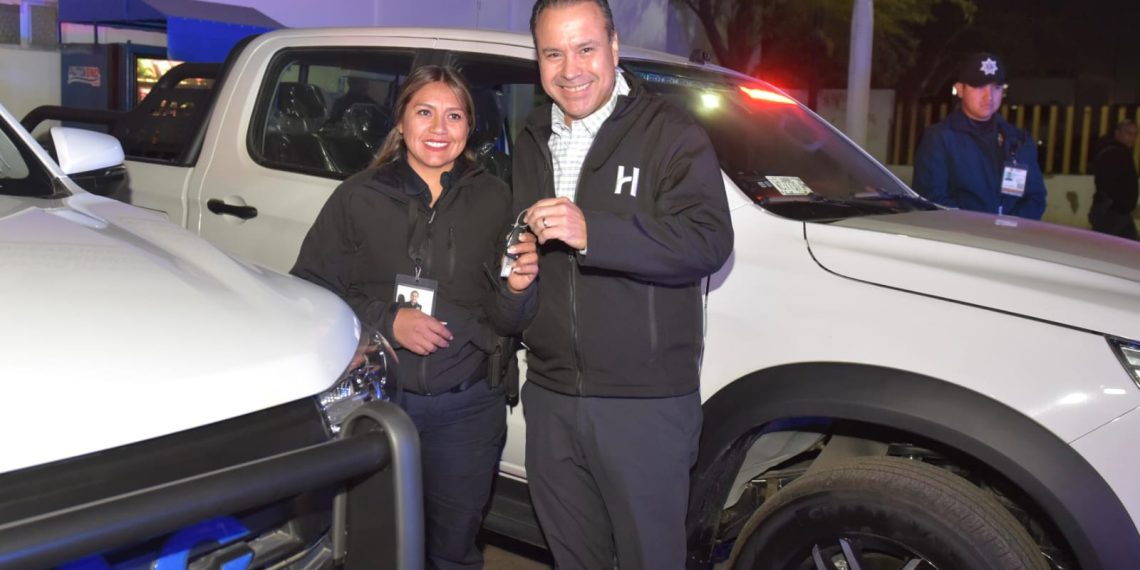 Equipa Antonio Astiazarán con 10 unidades eléctricas y un sistema fotovoltaico a la Comandancia Nuevo Hermosillo.