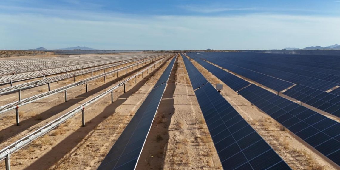 Gobiernos de Sonora y México avanzan en instalación de plantas solares y modernización de puertos fronterizos.