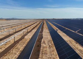 Gobiernos de Sonora y México avanzan en instalación de plantas solares y modernización de puertos fronterizos.