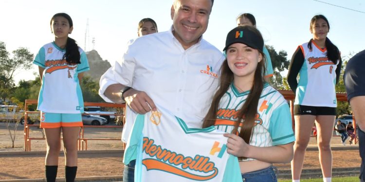 Reconoce Toño Astiazarán a deportistas representantes de Hermosillo en la etapa estatal de los Juegos Nacionales CONADE 2025.