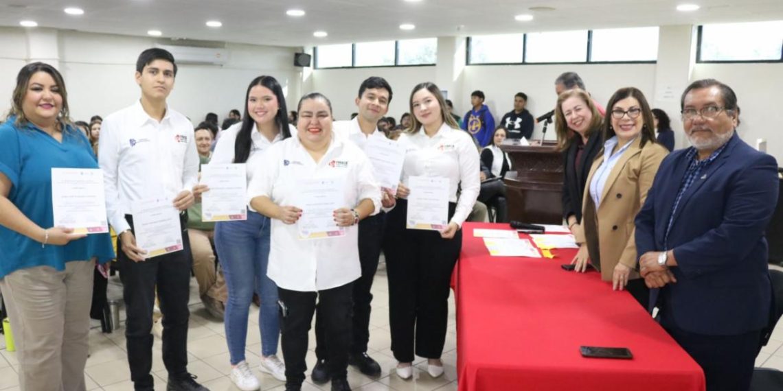 Reconoce Itesca a participantes de Cumbre Nacional de Desarrollo Tecnológico, Investigación e Innovación.