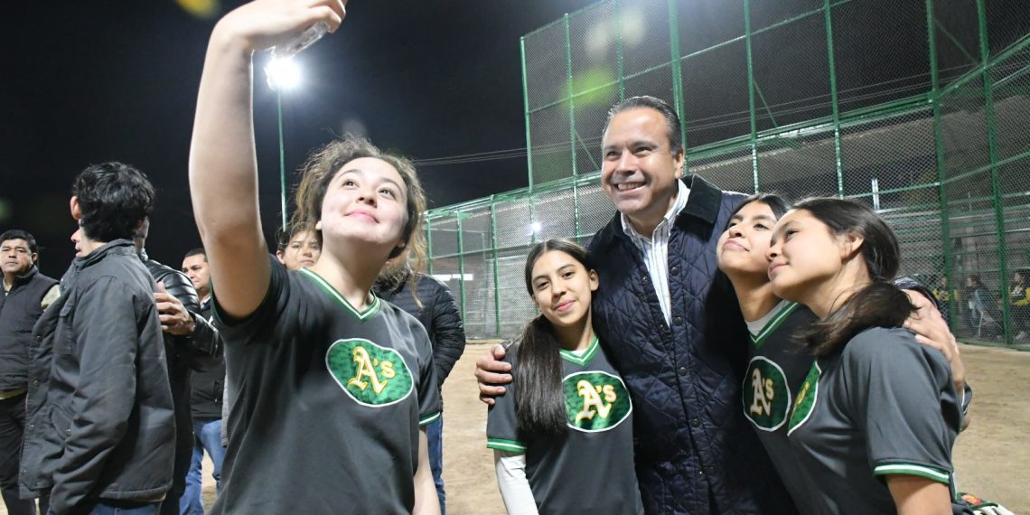 Supervisa Toño Astiazarán mejoras en el estadio de Softball Carlos Rendón.