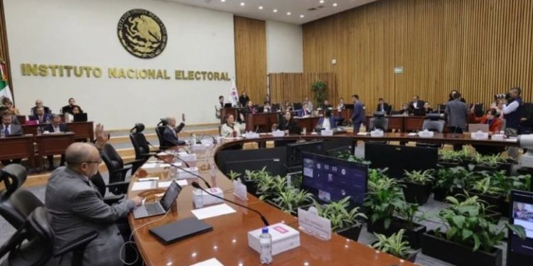 INE aprueba ajustarse el cinturón durante 2025 en viajes, remodelaciones y plazas.