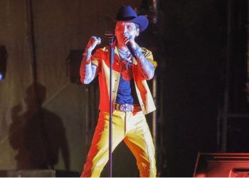 Christian Nodal busca mantener en su música la esencia de Sonora.