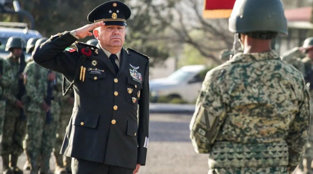 Atacan con drones a militares en Chihuahua; general Alejandro Gutiérrez resultó herido.