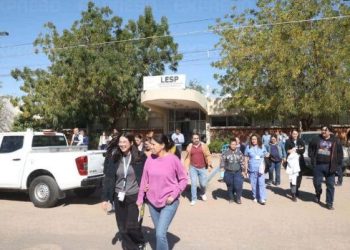 Evacúan a 148 trabajadores del Laboratorio Estatal por fuga de gas.