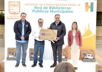Apoya Toño Astiazarán a red de bibliotecas públicas municipales con entrega de computadoras.