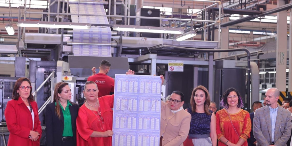 Arranca INE impresión de más de 600 millones de boletas para elección judicial.