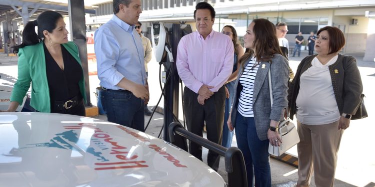 Reconocen alcaldes de Guanajuato y Colima eficiencia en el uso de energías limpias en Gobierno de Toño Astiazarán.