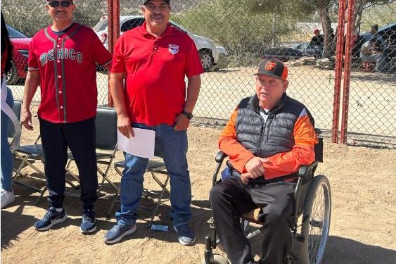 Inauguran Torneo de la Liga de Béisbol del Sur de Hermosillo, entregan diputados 250 pelotas.