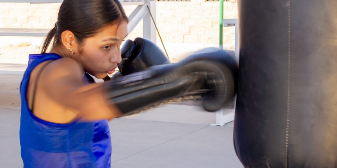 Alumna de Conalep Sonora busca el oro nacional en boxeo.