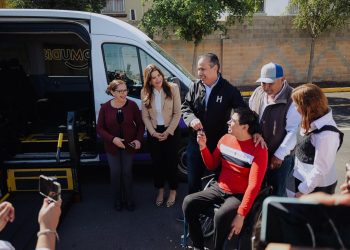 Ayudan Toño Astiazarán y Patty Ruibal a la rehabilitación de personas con discapacidad con equipo moderno y nueva unidad de transporte adaptado.