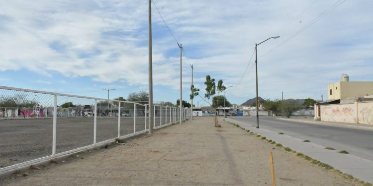 Beneficia Ayuntamiento de Hermosillo a familias de Tierra Nueva con programa “Ilumina Tu Calle”.