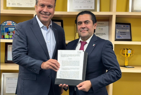 Hermosillo hace historia al recibir la primera concesión de radio pública: Toño Astiazarán.