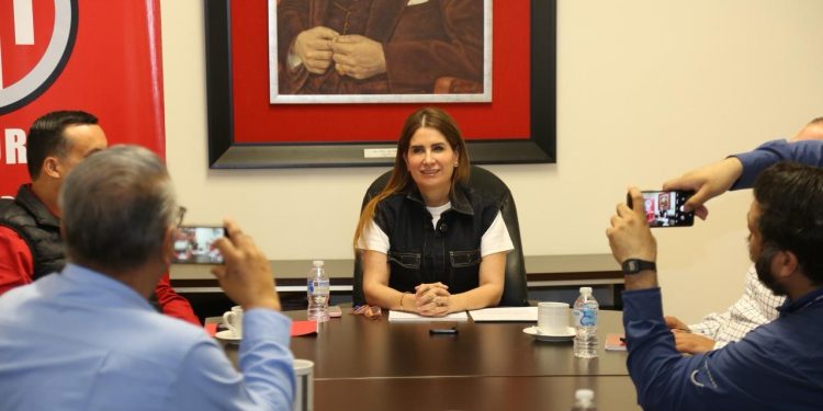 Estamos contribuyendo a que los jóvenes logren un mejor futuro: Lupita Soto.