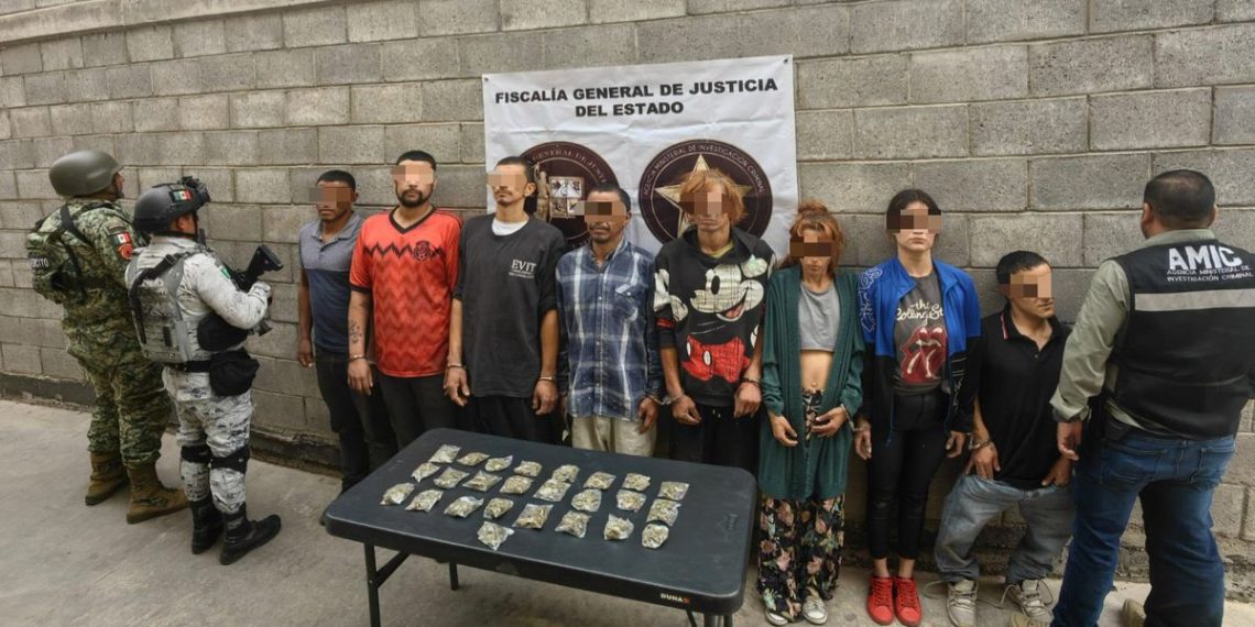 FGJES asegura a ocho personas y droga en cateo positivo realizado en Hermosillo.