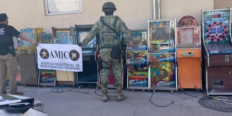 Aseguran máquinas tragamonedas y droga en los municipios de Cajeme y Bácum.