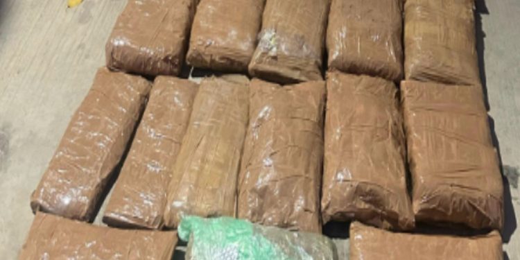 Asegura a pareja con alrededor de 150 mil pastillas de posible fentanilo: Víctor Hugo Enríquez García.