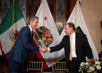 Gobernador Durazo y Gobernador Newsom firman acuerdo histórico para desarrollo sustentable binacional con California.