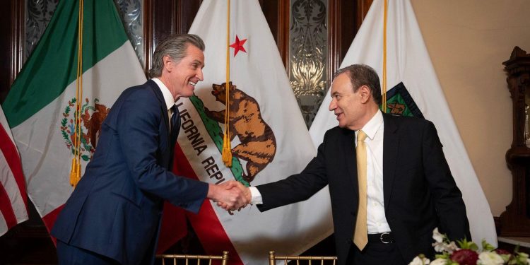 Gobernador Durazo y Gobernador Newsom firman acuerdo histórico para desarrollo sustentable binacional con California.