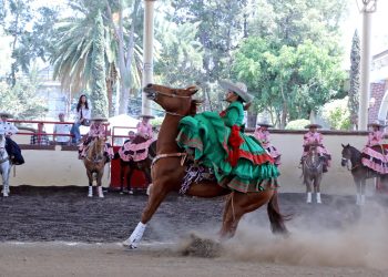 Impulsa IMSS la charrería como deporte nacional a través de 16 equipos femeniles de escaramuzas.