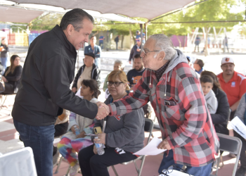 Beneficia Antonio Astiazarán a vecinos de la Cuauhtémoc con servicios de salud y descacharre.