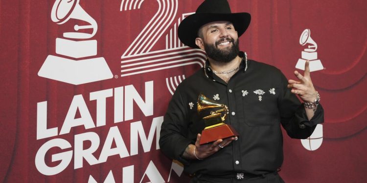 Reconocerá Gobierno Municipal de Hermosillo labor altruista del cantante Carin León.