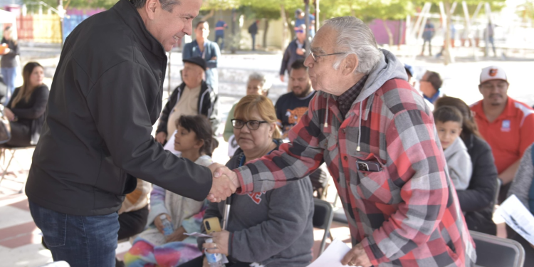 Beneficia Antonio Astiazarán a vecinos de la Cuauhtémoc con servicios de salud y descacharre.