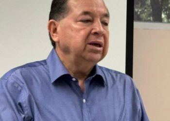 Se reune Cuauhtémoc González con integrantes de la comunidad universitaria con discapacidad.