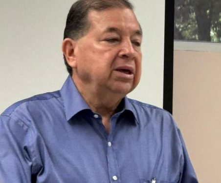 Se reune Cuauhtémoc González con integrantes de la comunidad universitaria con discapacidad.