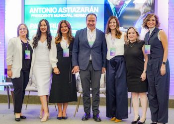 Destacan Patty Ruibal y Toño Astiazarán la importancia de seguir generando oportunidades de vida para las mujeres.