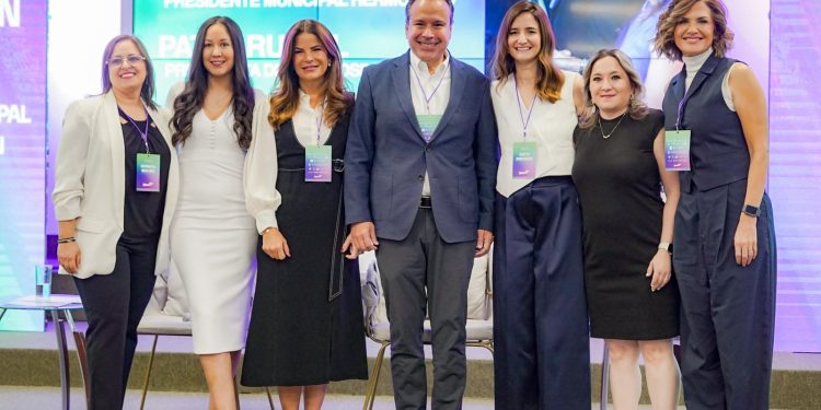 Destacan Patty Ruibal y Toño Astiazarán la importancia de seguir generando oportunidades de vida para las mujeres.