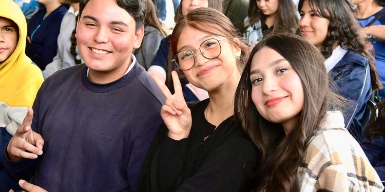 Entrega Gobierno de Sonora más de 760 estudiantes de secundaria Beca Universal Rita Cetina.