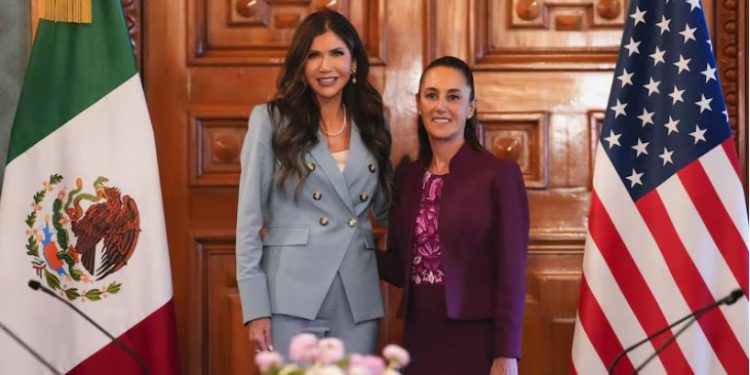 Sheinbaum se reúne con Kristi Noem, secretaria de Seguridad de EUA en Palacio Nacional.