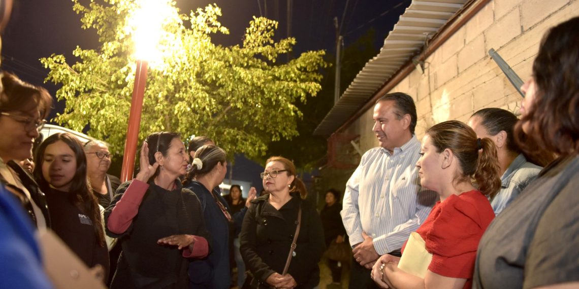 Ilumina Toño Astiazarán colonia Casa Bonita con programa Camina Segura.